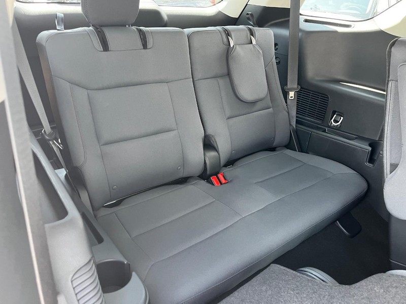 Ford Explorer Vehicle Image 05