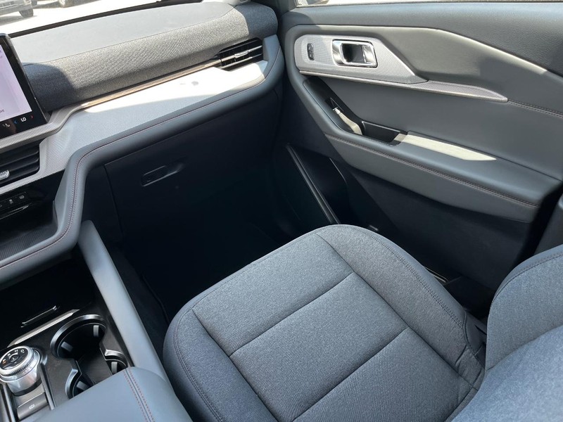 Ford Explorer Vehicle Image 08