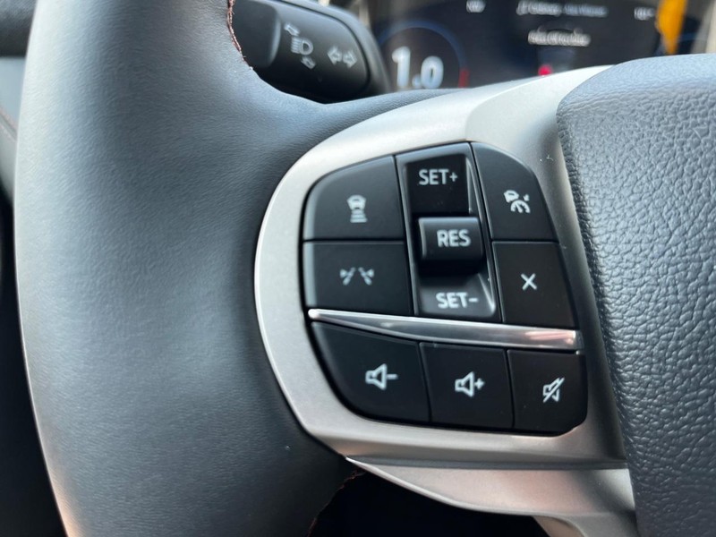 Ford Explorer Vehicle Image 11