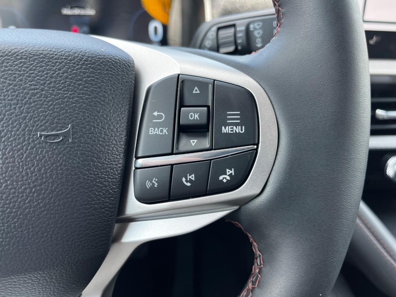 Ford Explorer Vehicle Image 12