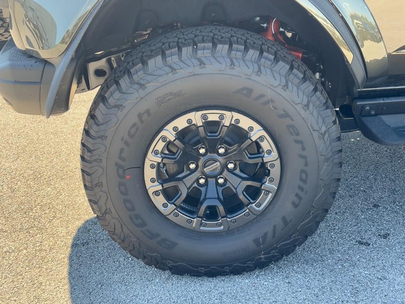 Ford Bronco Vehicle Full-screen Gallery Image 4