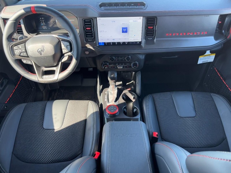 Ford Bronco Vehicle Full-screen Gallery Image 6