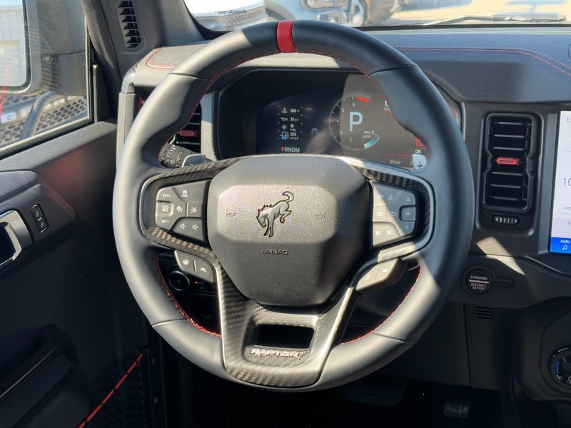 Ford Bronco Vehicle Full-screen Gallery Image 7