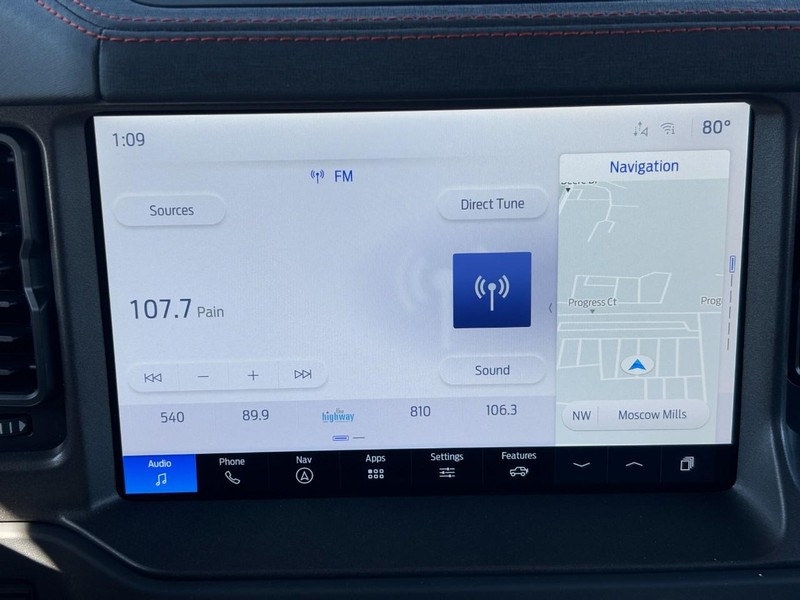 Ford Bronco Vehicle Full-screen Gallery Image 8