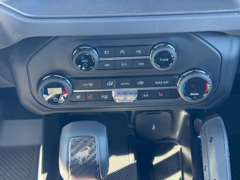 Ford Bronco Vehicle Full-screen Gallery Image 9