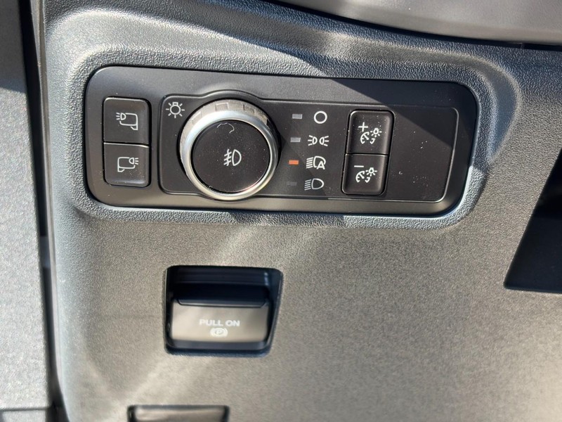 Ford Bronco Vehicle Full-screen Gallery Image 11