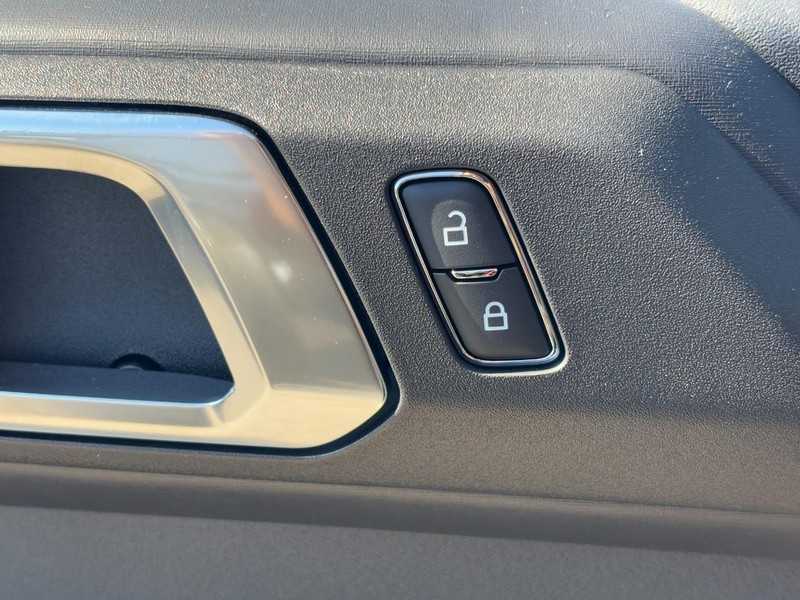 Ford Bronco Vehicle Full-screen Gallery Image 21