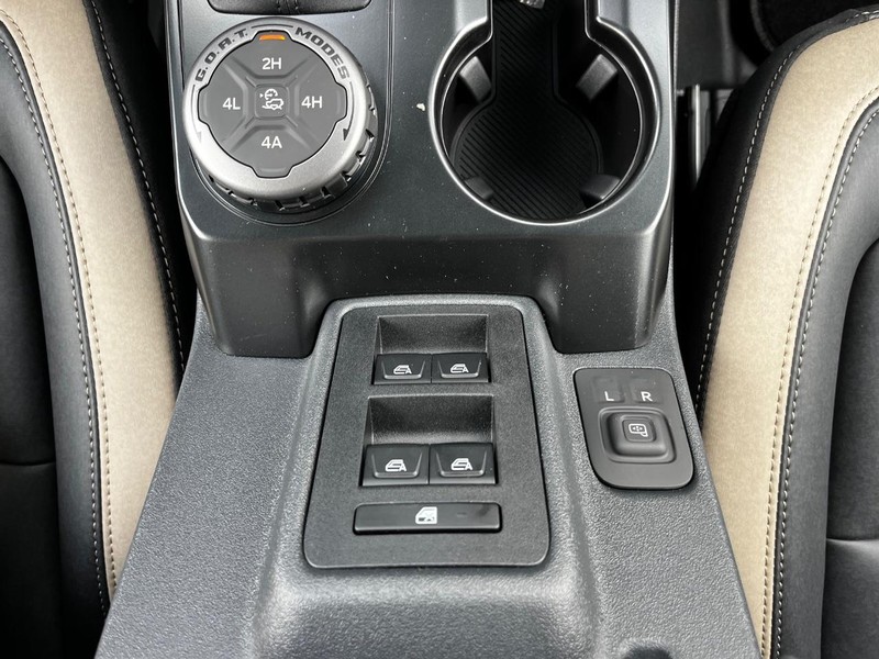 Ford Bronco Vehicle Image 12