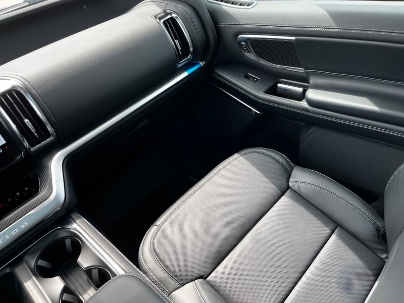 Ford Expedition Max Vehicle Image 10