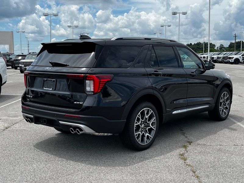 Ford Explorer Vehicle Image 03