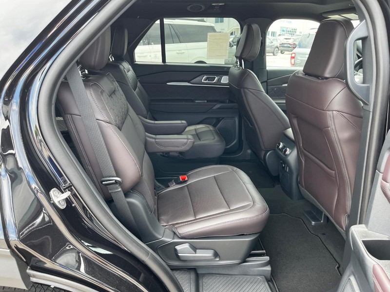 Ford Explorer Vehicle Image 04