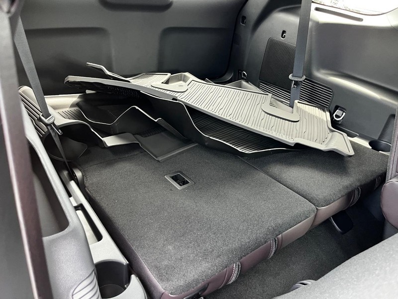 Ford Explorer Vehicle Image 05