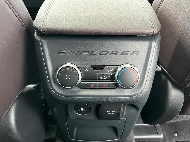 Ford Explorer Vehicle Image 06