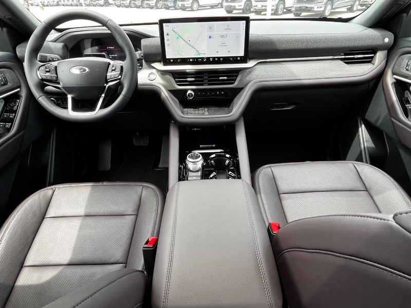 Ford Explorer Vehicle Image 08