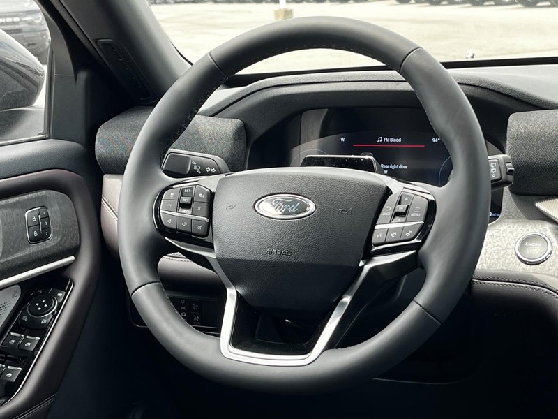 Ford Explorer Vehicle Image 09