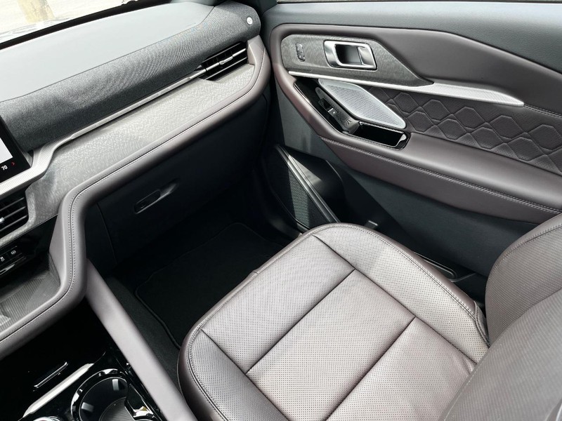 Ford Explorer Vehicle Image 10