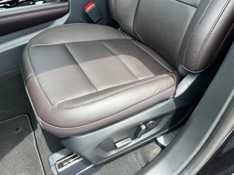 Ford Explorer Vehicle Image 12
