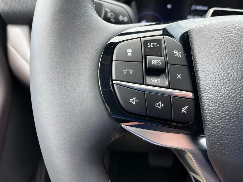 Ford Explorer Vehicle Image 13