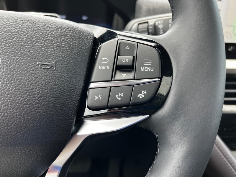 Ford Explorer Vehicle Image 14