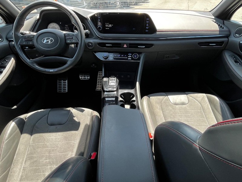 Hyundai Sonata Vehicle Image 11