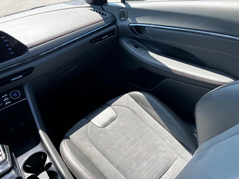 Hyundai Sonata Vehicle Image 13