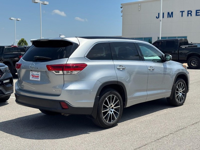 Toyota Highlander Vehicle Image 03