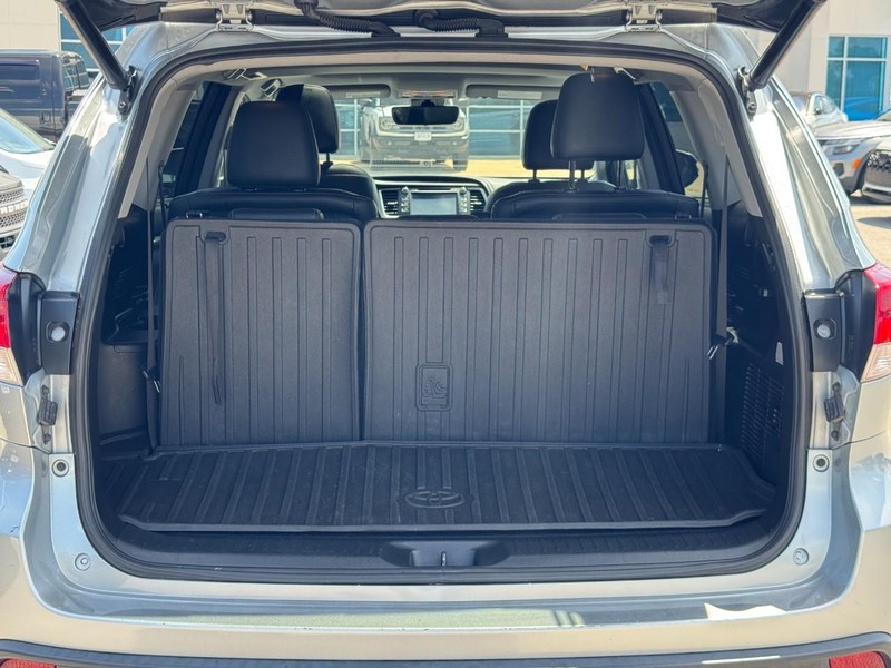 Toyota Highlander Vehicle Image 04