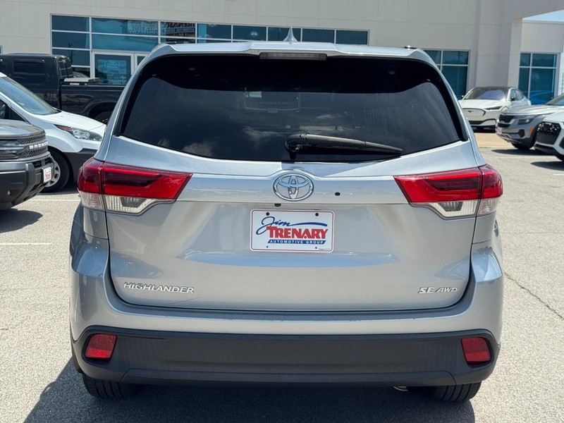 Toyota Highlander Vehicle Image 05