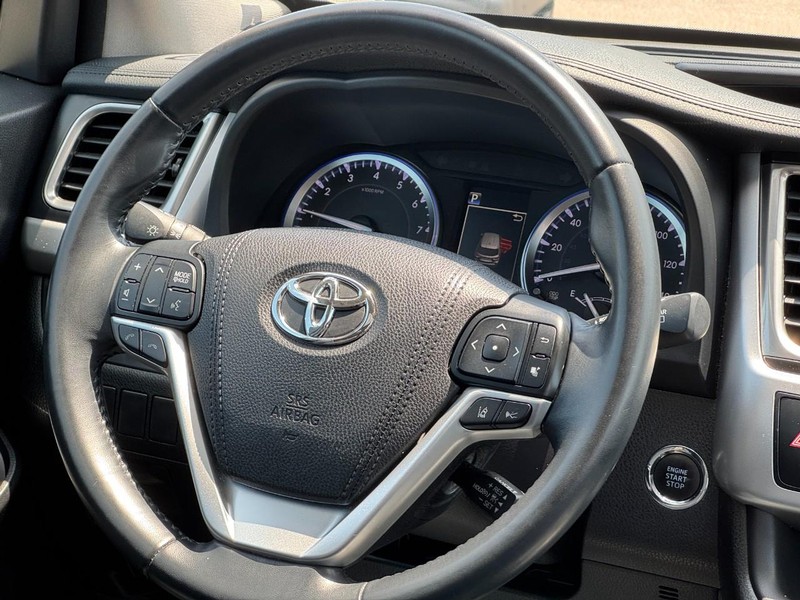 Toyota Highlander Vehicle Image 13