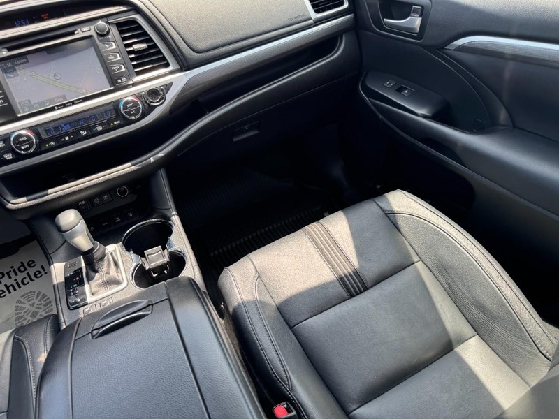 Toyota Highlander Vehicle Image 16