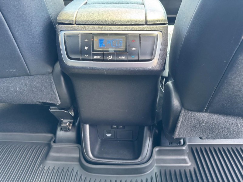 Toyota Highlander Vehicle Image 17