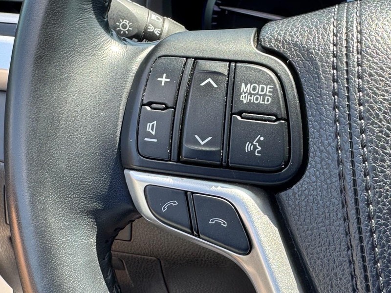 Toyota Highlander Vehicle Image 19