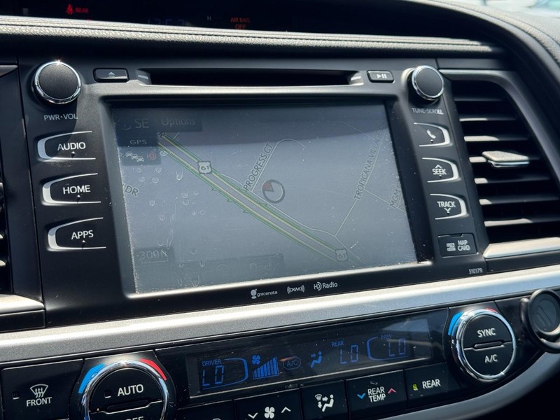 Toyota Highlander Vehicle Image 22