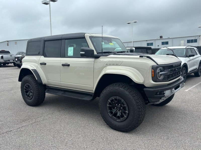 Ford Bronco Vehicle Image 02