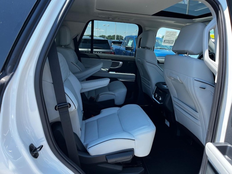 Ford Expedition Vehicle Image 04