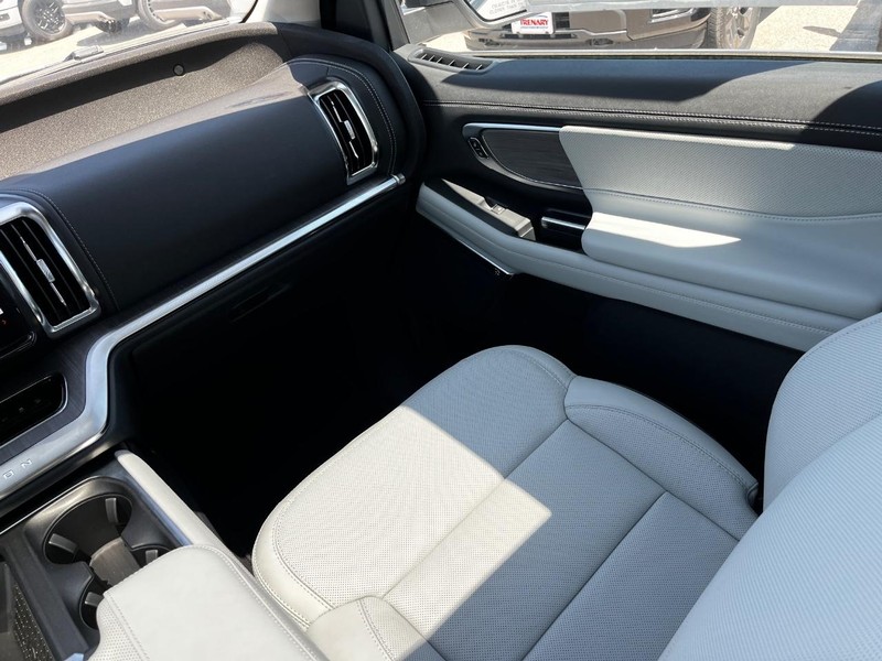 Ford Expedition Vehicle Image 10