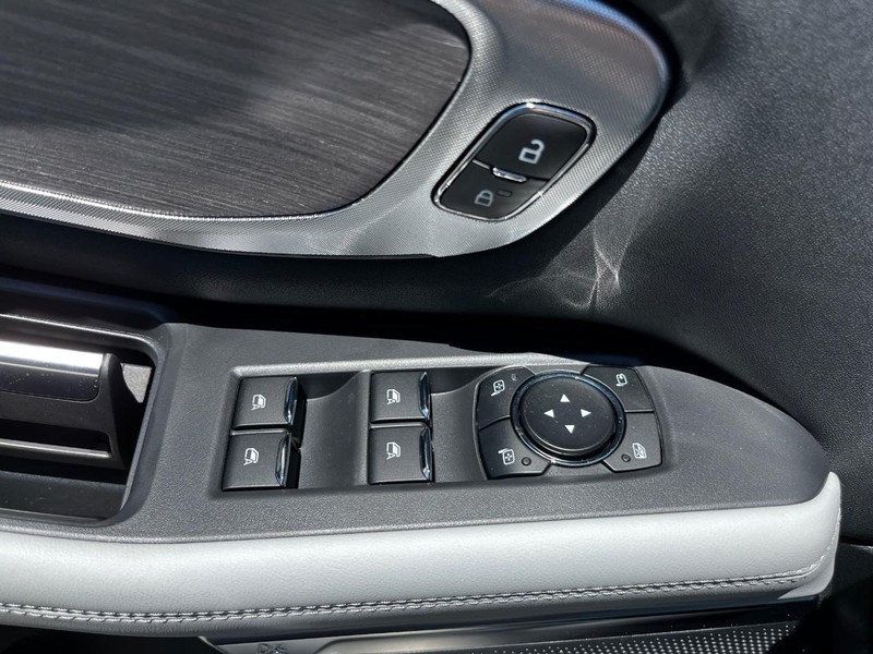 Ford Expedition Vehicle Image 11
