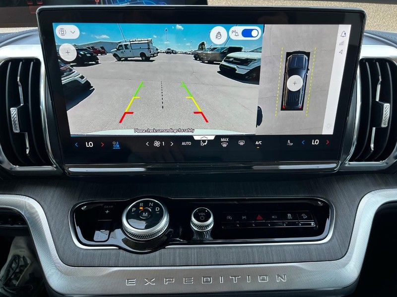 Ford Expedition Vehicle Image 18