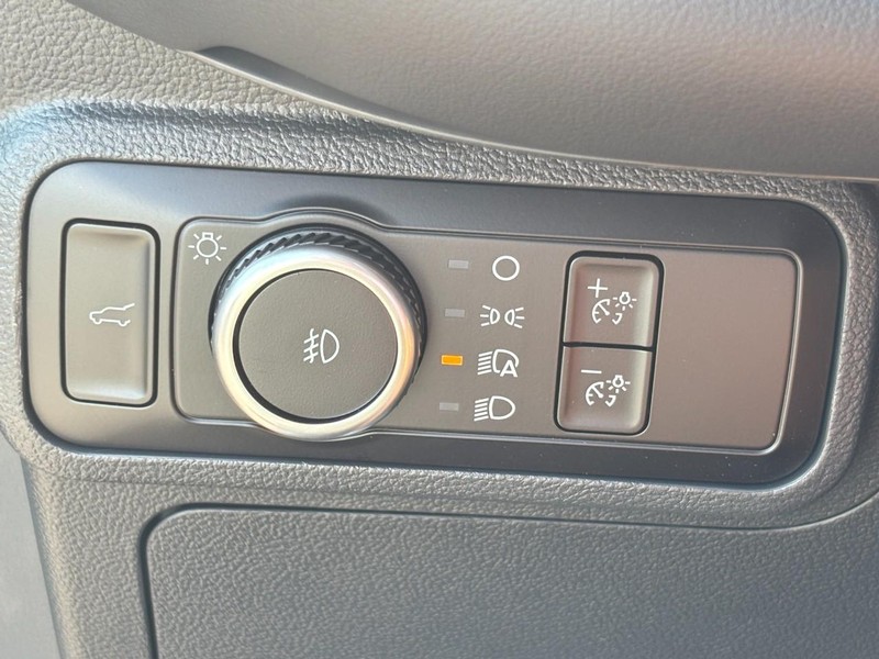 Ford Explorer Vehicle Image 12