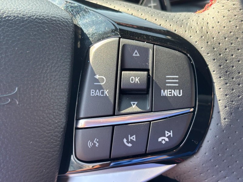 Ford Explorer Vehicle Image 14