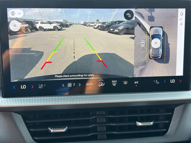 Ford Explorer Vehicle Image 17