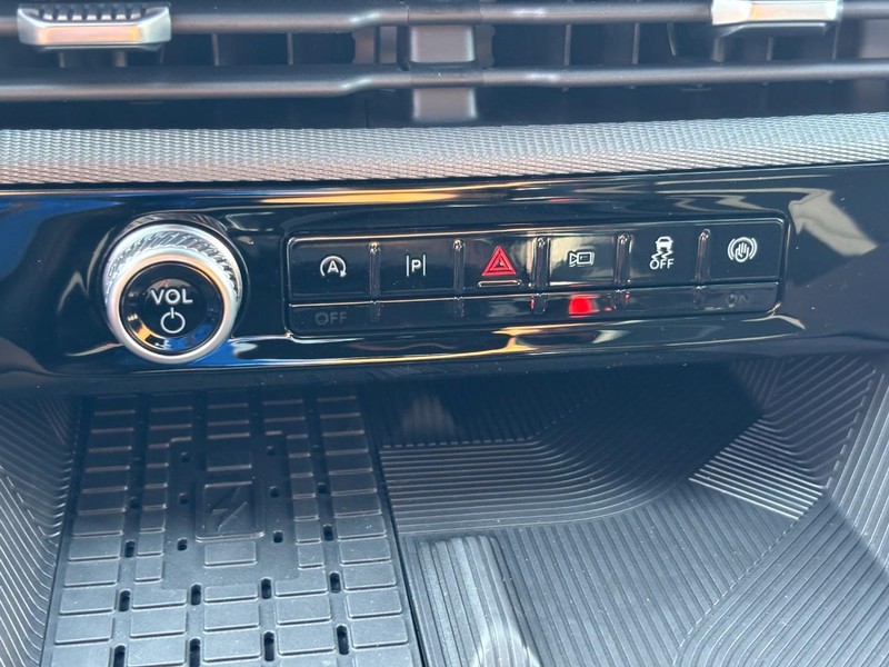Ford Explorer Vehicle Image 19