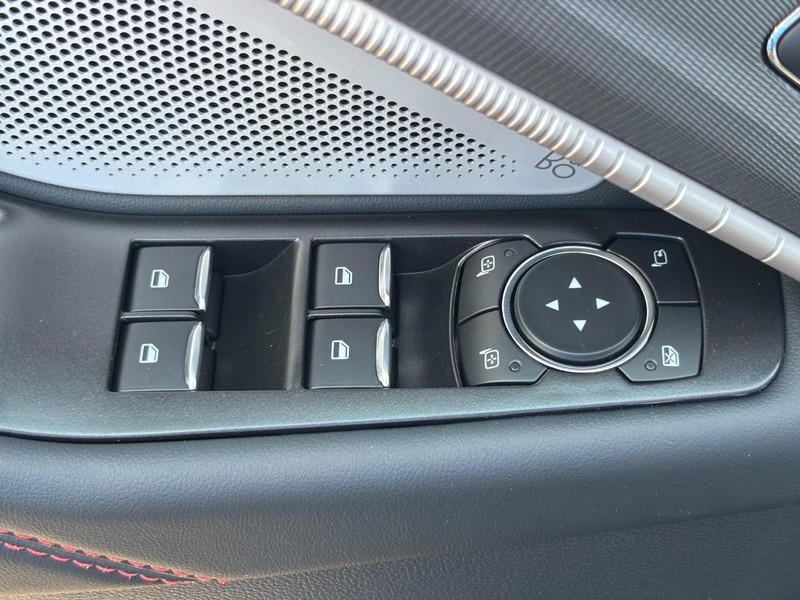 Ford Explorer Vehicle Image 20
