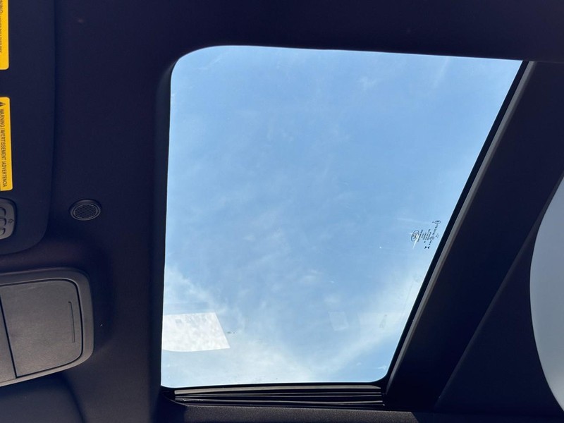 Ford Explorer Vehicle Image 22