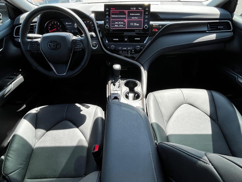 Toyota Camry Vehicle Image 12