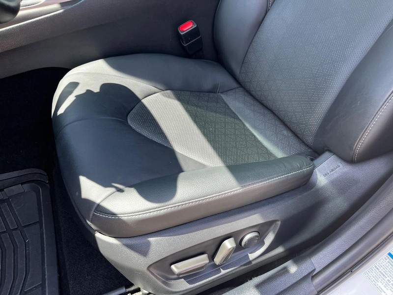 Toyota Camry Vehicle Image 16