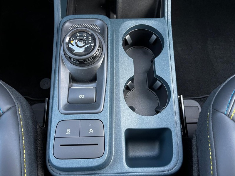 Ford Maverick Vehicle Image 13