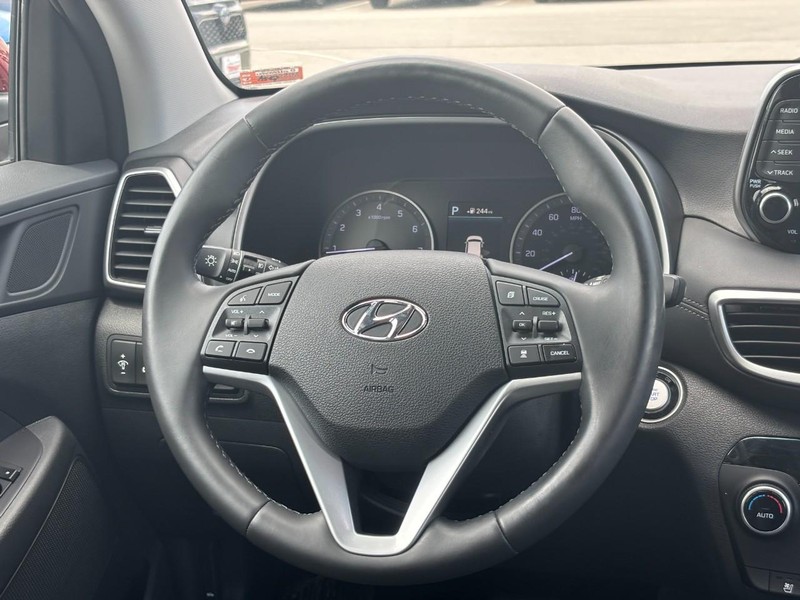 Hyundai Tucson Vehicle Image 12