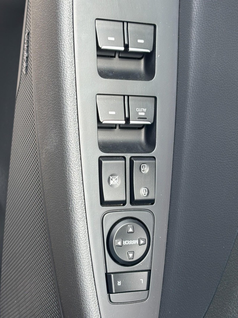 Hyundai Tucson Vehicle Image 24
