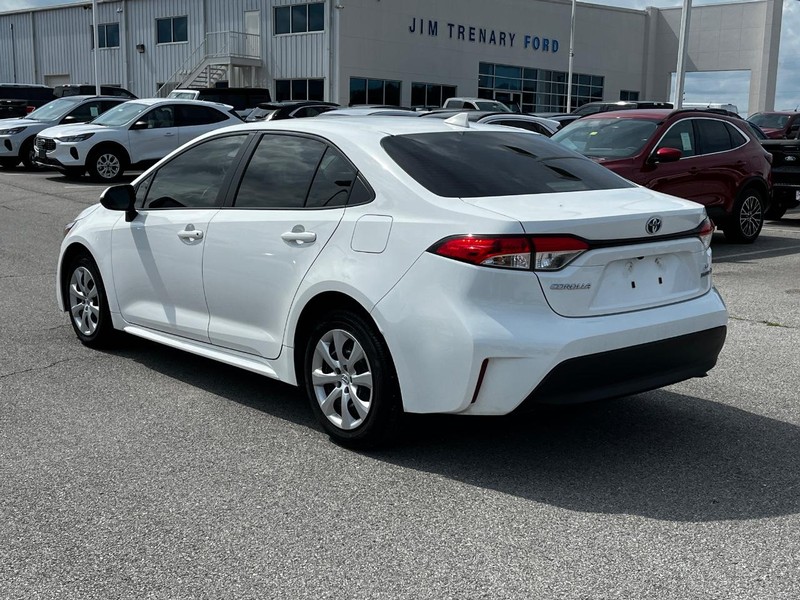Toyota Corolla Hybrid Vehicle Image 05